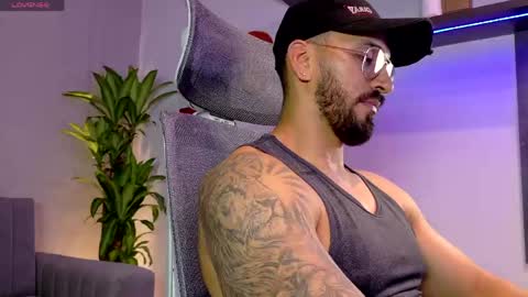 Snapshot of tony_muscle1 chatting on 6, 6, 2026 tony muscle1 online show from 6, 6, 2026