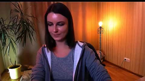 Snapshot of too_beautiful chatting on 4, 10, 2025 Elizabeth online show from 4, 10, 2025