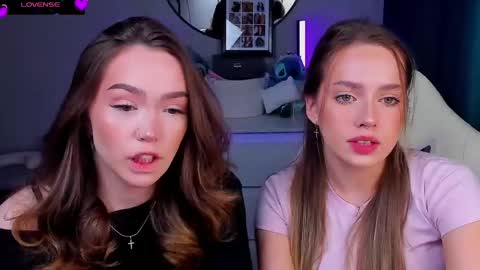Snapshot of top_twins chatting on 14, 5, 2026 Yara online show from 14, 5, 2026