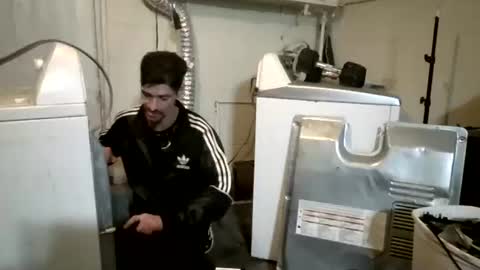 SagMeOreduceMe online show from 9, 4, 2026