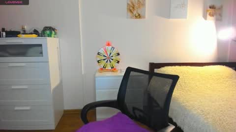 Ellina online show from 29, 3, 2026