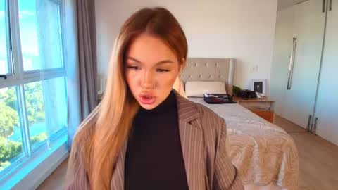 Snapshot of tracy_tay1or chatting on 1, 7, 2026 Tracy GMT2 Mon 3 AM - 4 PM Tue 3 AM - 4 PM Wed 3 AM - 4 PM Thur 3 AM - 4 PM Fri 3 AM - 4 PM online show from 1, 7, 2026