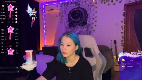 Snapshot of traharaaa chatting on 2, 1, 2025 Ariana and Erik online show from 2, 1, 2025