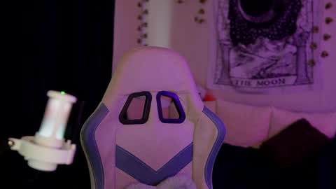 Snapshot of traharaaa chatting on 11, 9, 2025 Ariana and Erik online show from 11, 9, 2025