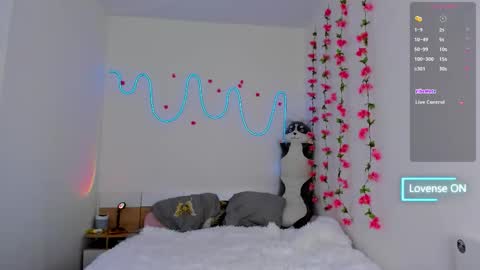 Snapshot of traharaaa chatting on 16, 10, 2025 Ariana and Erik online show from 16, 10, 2025