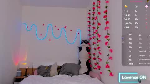 Snapshot of traharaaa chatting on 30, 10, 2025 Ariana and Erik online show from 30, 10, 2025