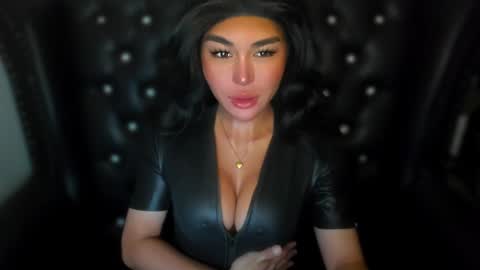Snapshot of transnextdoor_ chatting on 5, 1, 2025 ALMIGHTY GODDESS VALENTINA online show from 5, 1, 2025