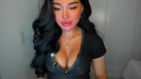Snapshot of transnextdoor_ chatting on 16, 1, 2025 ALMIGHTY GODDESS VALENTINA online show from 16, 1, 2025