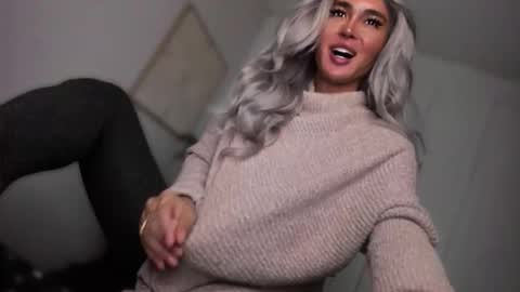 Snapshot of transnextdoor_ chatting on 6, 2, 2026 ALMIGHTY GODDESS VALENTINA online show from 6, 2, 2026