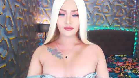 Snapshot of transplayfullolivia chatting on 5, 1, 2025 KYLIE BELLA  TS online show from 5, 1, 2025