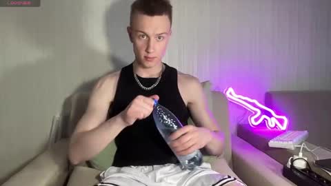 Snapshot of travis_gracile chatting on 4, 6, 2026 Travis online show from 4, 6, 2026
