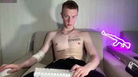 Snapshot of travis_gracile chatting on 15, 6, 2026 Travis online show from 15, 6, 2026