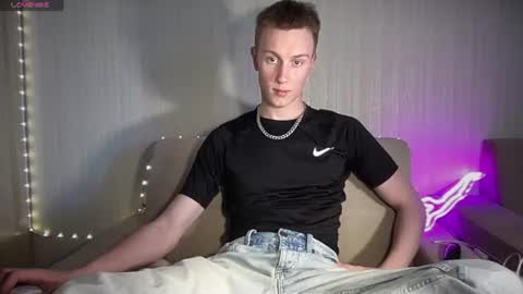 Snapshot of travis_gracile chatting on 20, 6, 2026 Travis online show from 20, 6, 2026