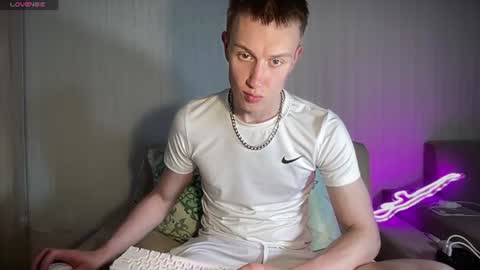 Snapshot of travis_gracile chatting on 22, 6, 2026 Travis online show from 22, 6, 2026