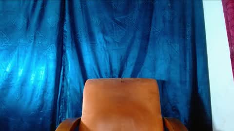 TRAV - INDEPENDENT MODEL online show from 9, 1, 2025