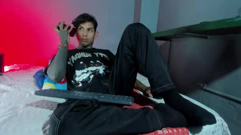 TRAV - INDEPENDENT MODEL online show from 4, 10, 2025