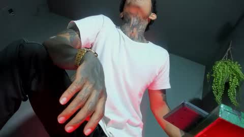 TRAV - INDEPENDENT MODEL online show from 23, 10, 2025