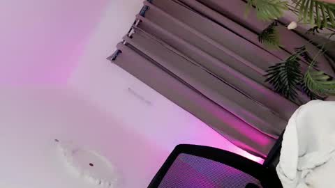 Snapshot of treatmelikeababe chatting on 15, 12, 2025 YOUR SLUT online show from 15, 12, 2025