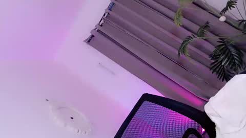 Snapshot of treatmelikeababe chatting on 17, 12, 2025 YOUR SLUT online show from 17, 12, 2025