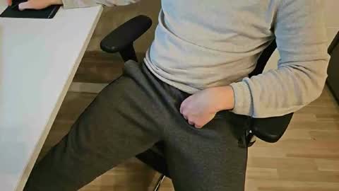 tree1989 online show from 29, 12, 2024