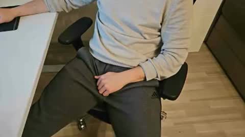 tree1989 online show from 1, 1, 2025