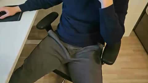 tree1989 online show from 2, 1, 2025