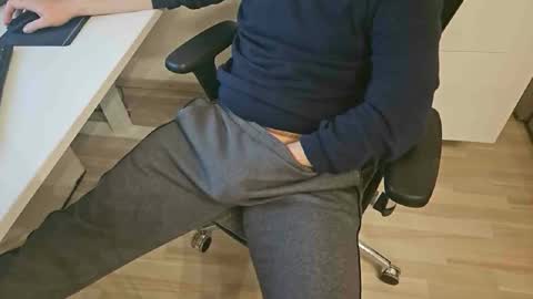 tree1989 online show from 4, 1, 2025