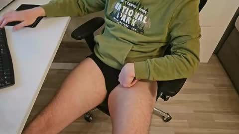 tree1989 online show from 16, 2, 2025