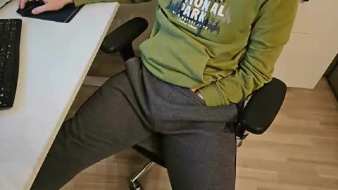 tree1989 online show from 17, 2, 2025