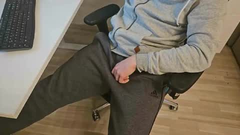 tree1989 online show from 3, 3, 2025