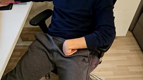 tree1989 online show from 11, 9, 2025