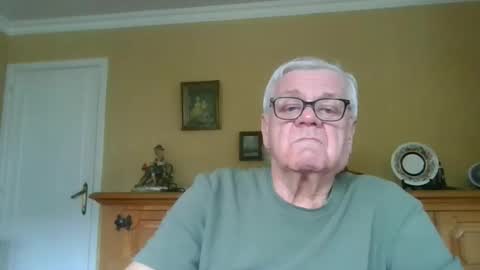 Snapshot of trekbeestje1 chatting on 14, 3, 2026 trekbeestje online show from 14, 3, 2026