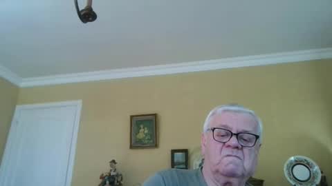 Snapshot of trekbeestje1 chatting on 18, 3, 2026 trekbeestje online show from 18, 3, 2026