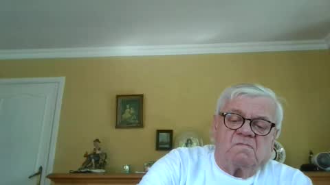 Snapshot of trekbeestje1 chatting on 24, 4, 2026 trekbeestje online show from 24, 4, 2026