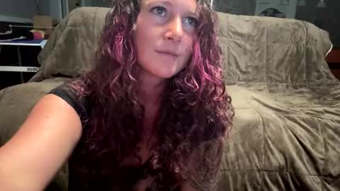 Snapshot of trevsmommy626 chatting on 17, 5, 2026 trevsmommy626 online show from 17, 5, 2026