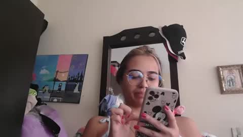 triana_bell online show from 2, 4, 2026