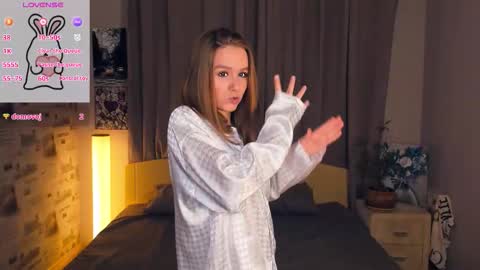 Snapshot of trinahillier chatting on 25, 10, 2025 Bubbles online show from 25, 10, 2025