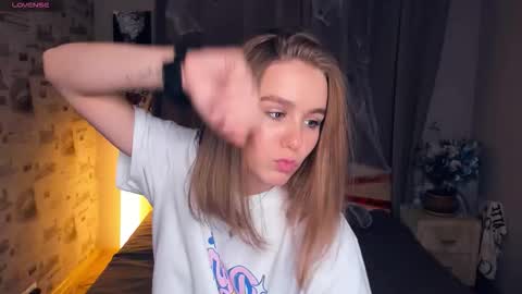 Snapshot of trinahillier chatting on 9, 11, 2025 Bubbles online show from 9, 11, 2025