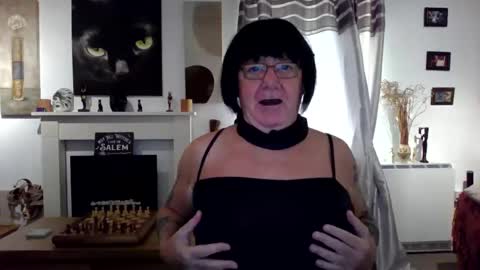 Snapshot of trinity1011 chatting on 21, 10, 2025 trinity1011 online show from 21, 10, 2025