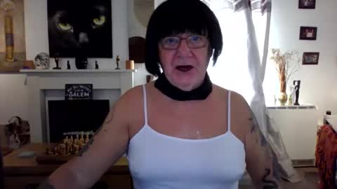 Snapshot of trinity1011 chatting on 27, 10, 2025 trinity1011 online show from 27, 10, 2025