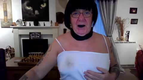 Snapshot of trinity1011 chatting on 6, 11, 2025 trinity1011 online show from 6, 11, 2025