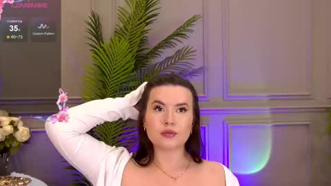 trisha_winslet online show from 8, 3, 2025