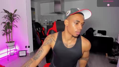 Snapshot of troywesly_ chatting on 5, 11, 2025 Troy wesly online show from 5, 11, 2025