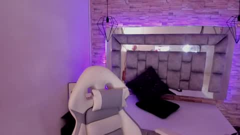 Snapshot of truelove_art chatting on 28, 1, 2025 online show from 28, 1, 2025
