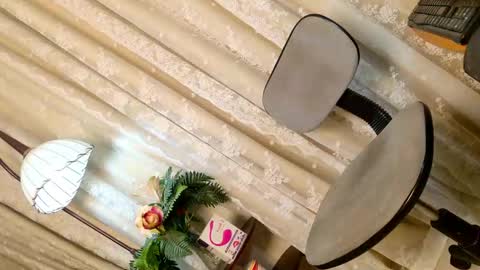 Chloe online show from 15, 4, 2026