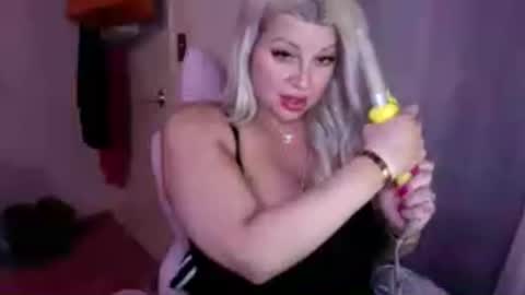 xTinnaaaaa online show from 28, 6, 2026