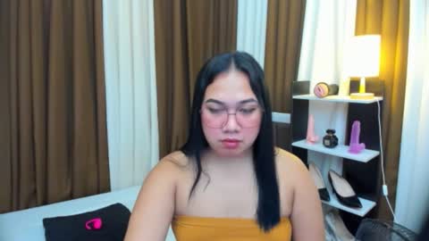 Snapshot of tsuncutkaren chatting on 22, 10, 2025 Karen Oquio online show from 22, 10, 2025