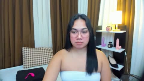 Snapshot of tsuncutkaren chatting on 25, 10, 2025 Karen Oquio online show from 25, 10, 2025