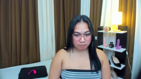 Snapshot of tsuncutkaren chatting on 27, 10, 2025 Karen Oquio online show from 27, 10, 2025