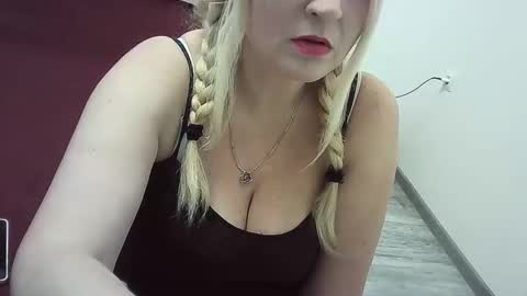 Snapshot of ttrnynela chatting on 17, 11, 2025 Ttrnynela online show from 17, 11, 2025